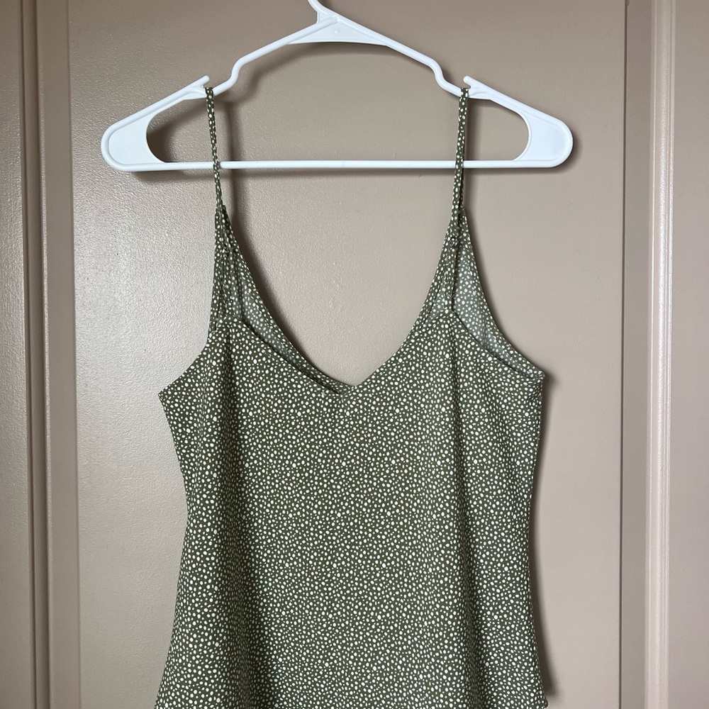Express Women’s V-Neck Tank Top Size Small Green & White